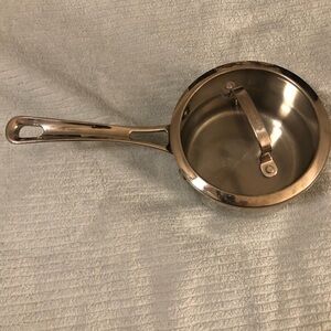 Cuisinart 1.5 qt stainless steel saucepan with glass lid
